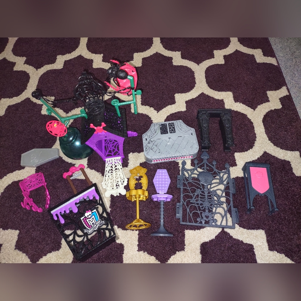 Monster High Doll Accessories Set Furniture (G1/G2)